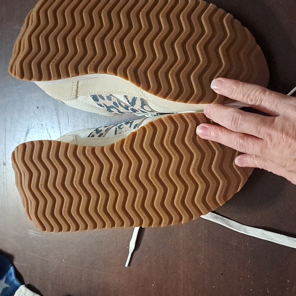 Shoes - Picture 2 of 3